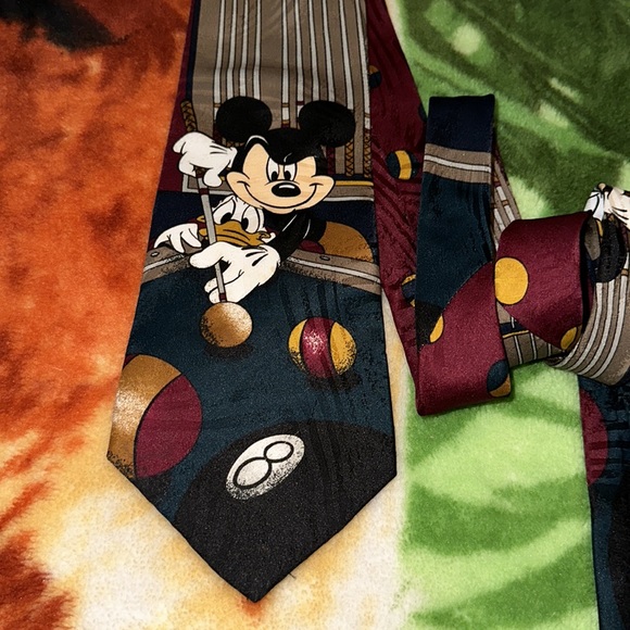 Vintage Disney Mickey Mouse tie - Picture 2 of 5